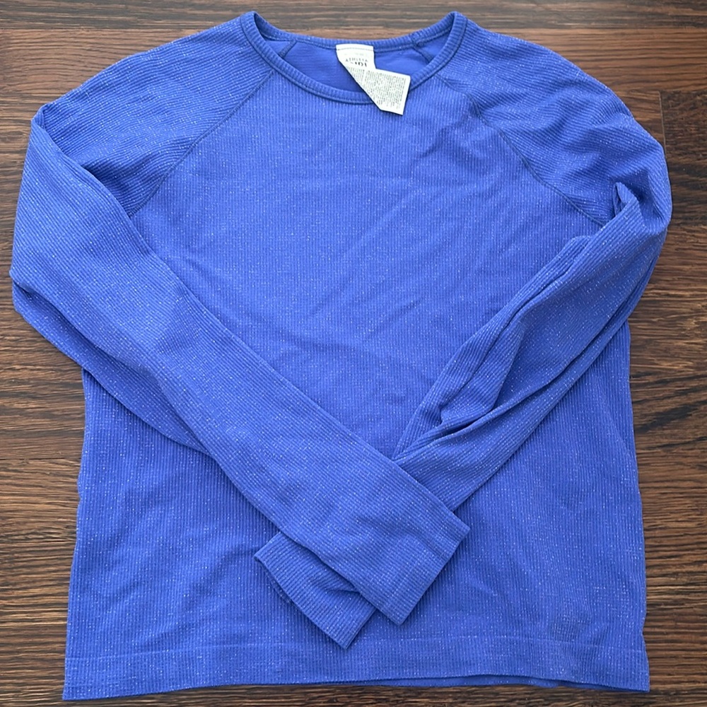 Athlete girl, long sleeve shirt